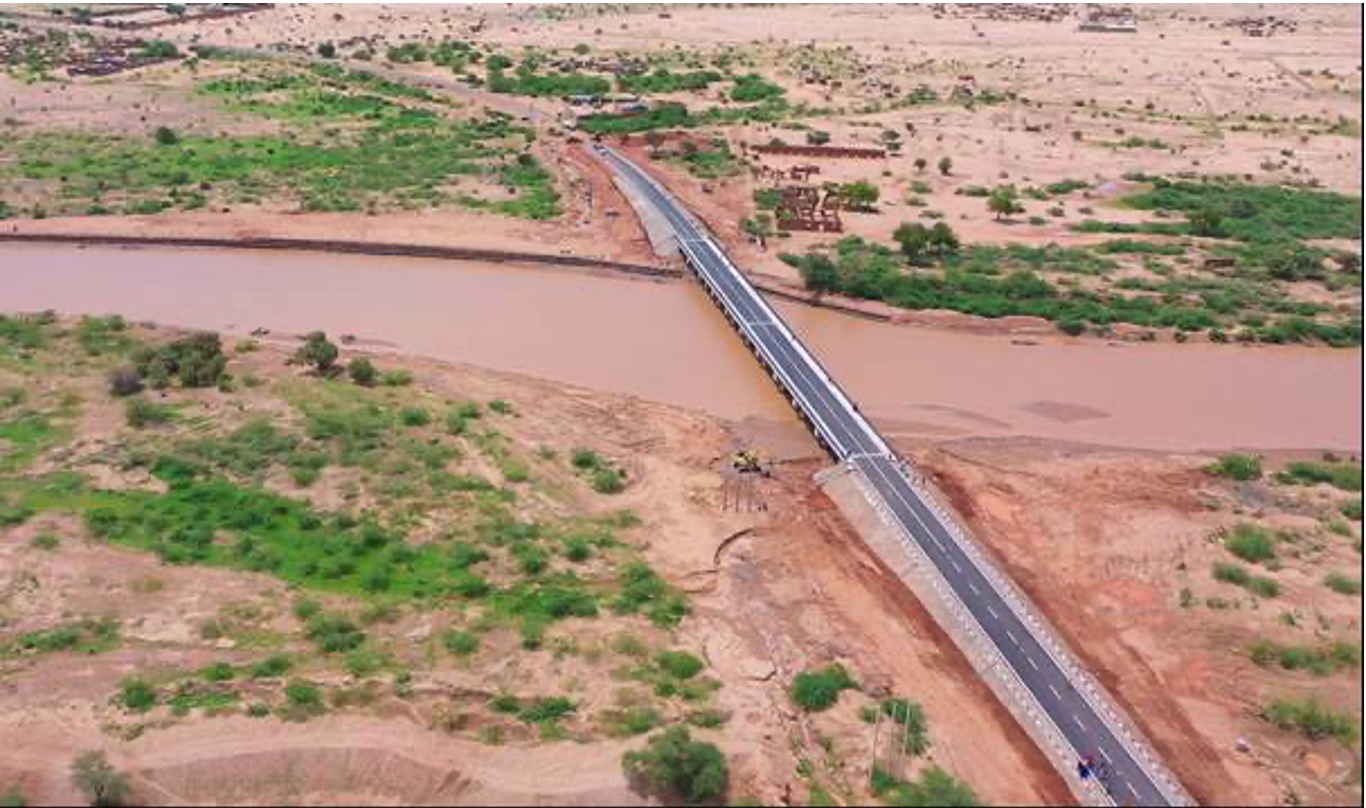 Vue aérienne d’un ouvrage de franchissement sur le koris Telwa – Agadez : Source  SahelDimanche.png