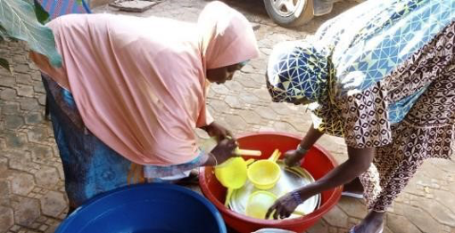 Lavage et rinçage du matériel de travail, (DGPIA/DPFAQ, 2020)